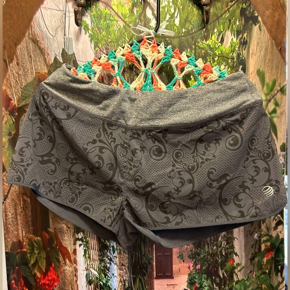🦋🌙 MPG | Gray Paisley Yoga‎ Athletic Shorts